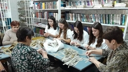 Волонтёры Новоселицкого округа изготовили в 2025 году 1000 маскировочных сетей